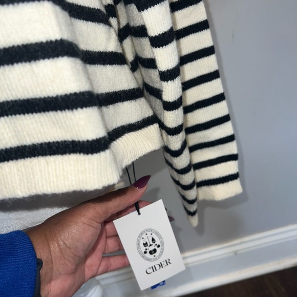 Women’s Top (STRIPED HIGH NECK OVERSIZED CROP
SWEATER) - Picture 6 of 6